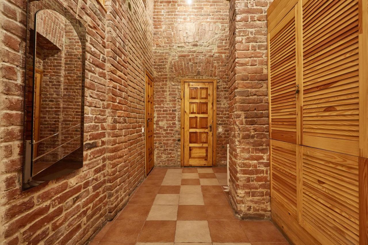 Shelter Apartment Lviv Exterior photo