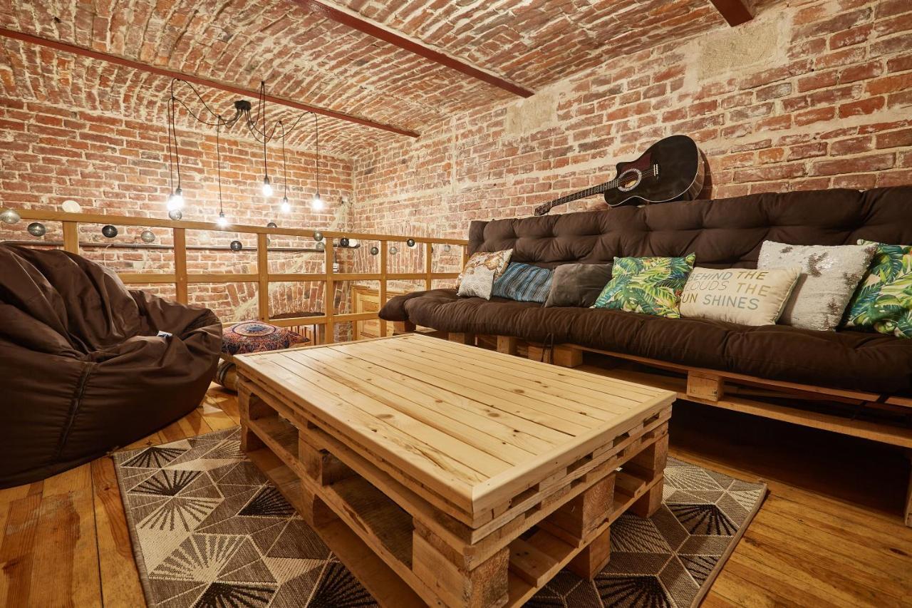 Shelter Apartment Lviv Exterior photo