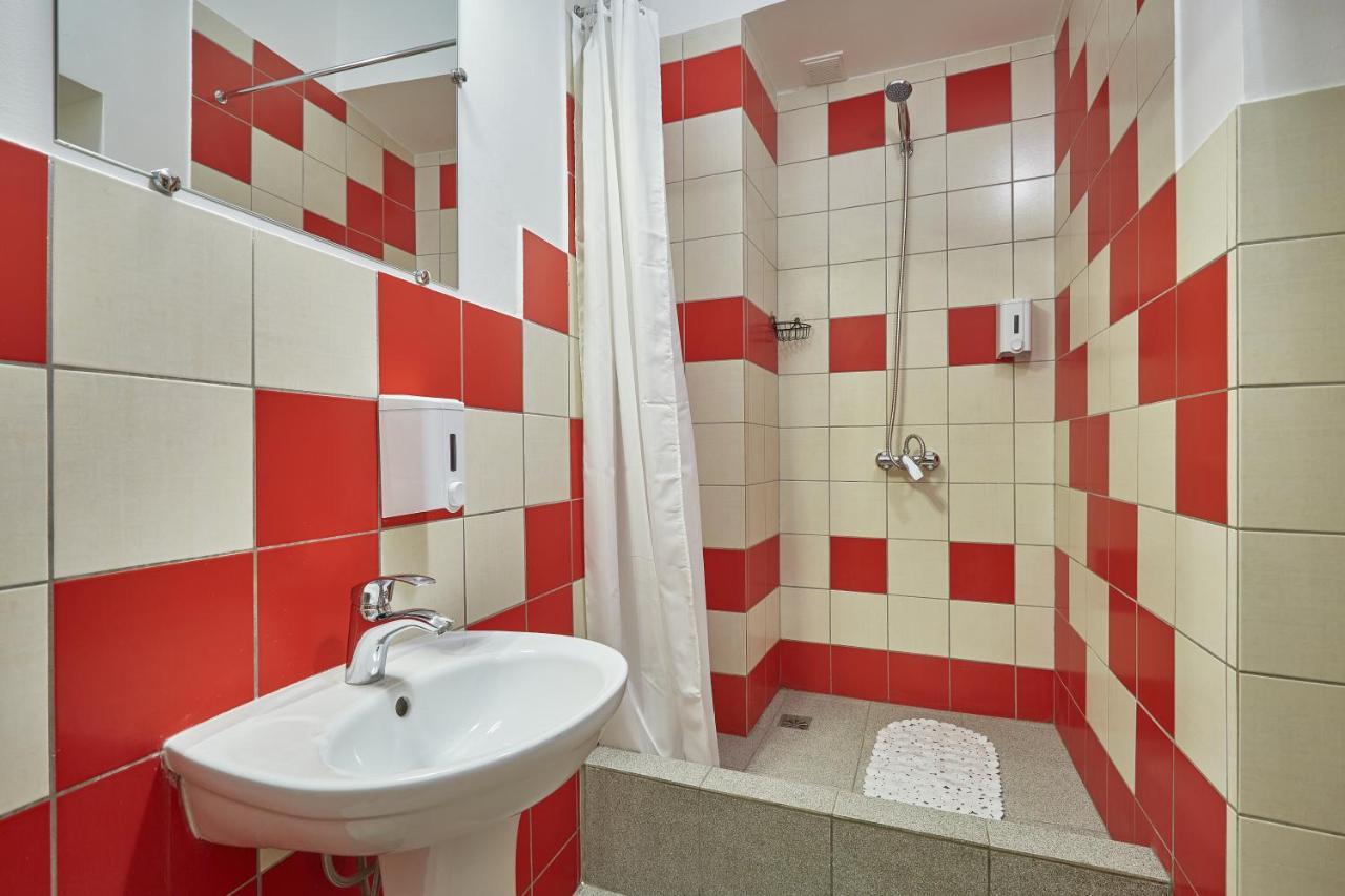 Shelter Apartment Lviv Exterior photo